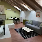 Mansarda Nel Cuore Di Novi 诺维里加雷
