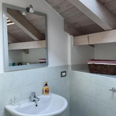 Mansarda Nel Cuore Di Novi Apartmán *