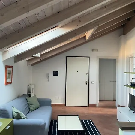 Mansarda Nel Cuore Di Novi Apartmán